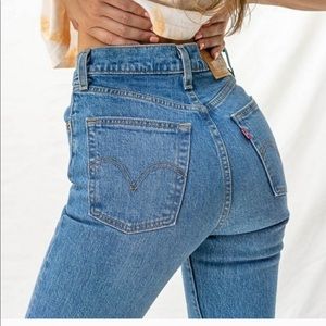 *LOOKING FOR* Levi’s ribcage flare